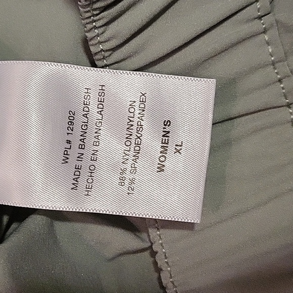 The American Outdoors for Women Green Elastic Waist SPF 30 Shorts Hiking Size XL - Picture 7 of 13